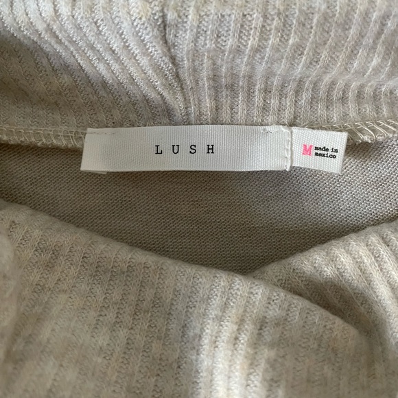 LUSH long sleeve turtleneck shirt. Ladies size M. New without tag - Picture 3 of 3